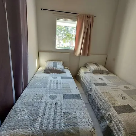 Holiday home Maison Duplex 3 Pieces, Terrasse, Parking, A Proximite, Ideal Famille - 6 Pers. - Fr-1-326-658 *
